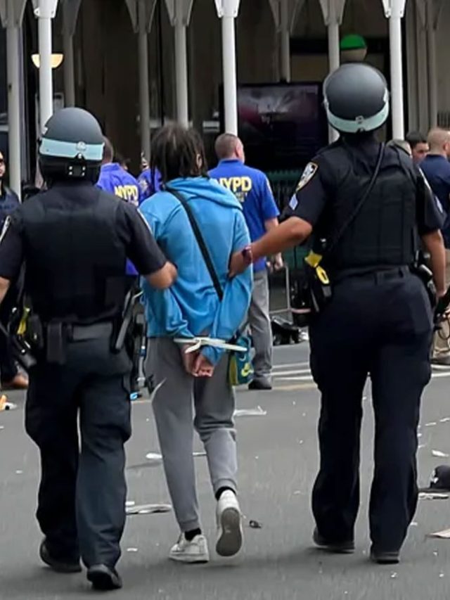 In Union Square in Manhattan, a giveaway by the streamer Kai Cenat sparks a riot.